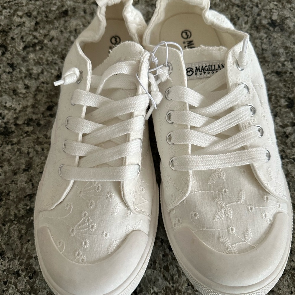 White lace Magellan shoes size 10